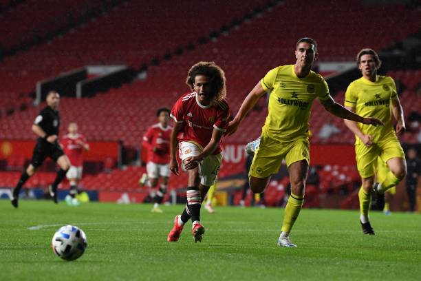 尽管她们在 尽管她们在