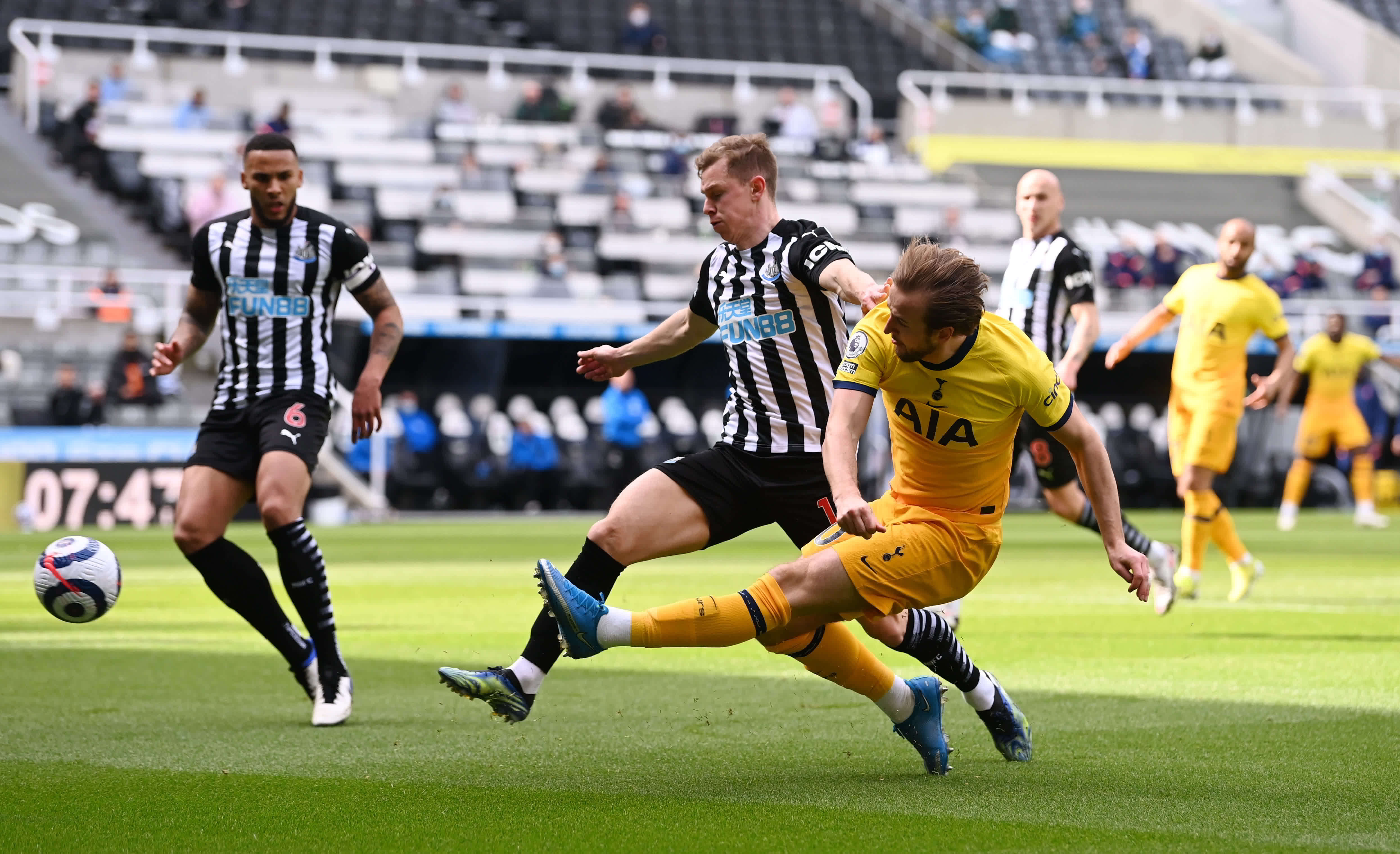 仅让他面临 仅让他面临